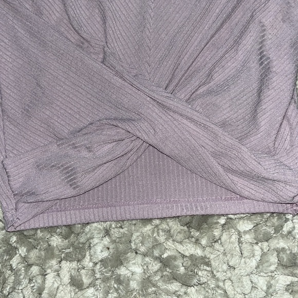 H&M Divided Lavender Crop Top w/ Knotted Front - Picture 4 of 6